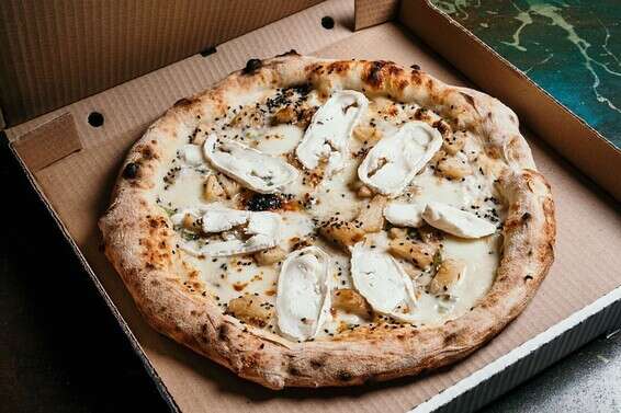 פיצה אננס וקממבר // צילום: ספיר קוסא